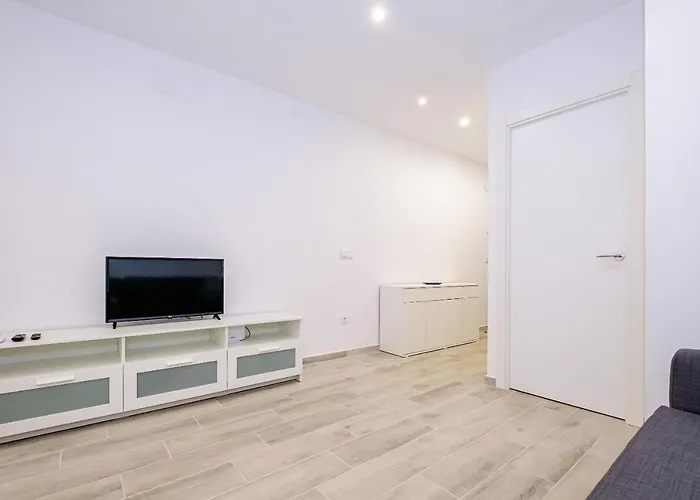 8 Pers, Equipped, 1 Min Playa Del Cura - 27b *